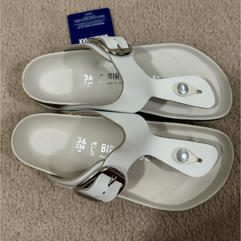 BIRKENSTOCK Gizeh Big Buckle white leather sandal